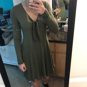 Green long sleeve dress